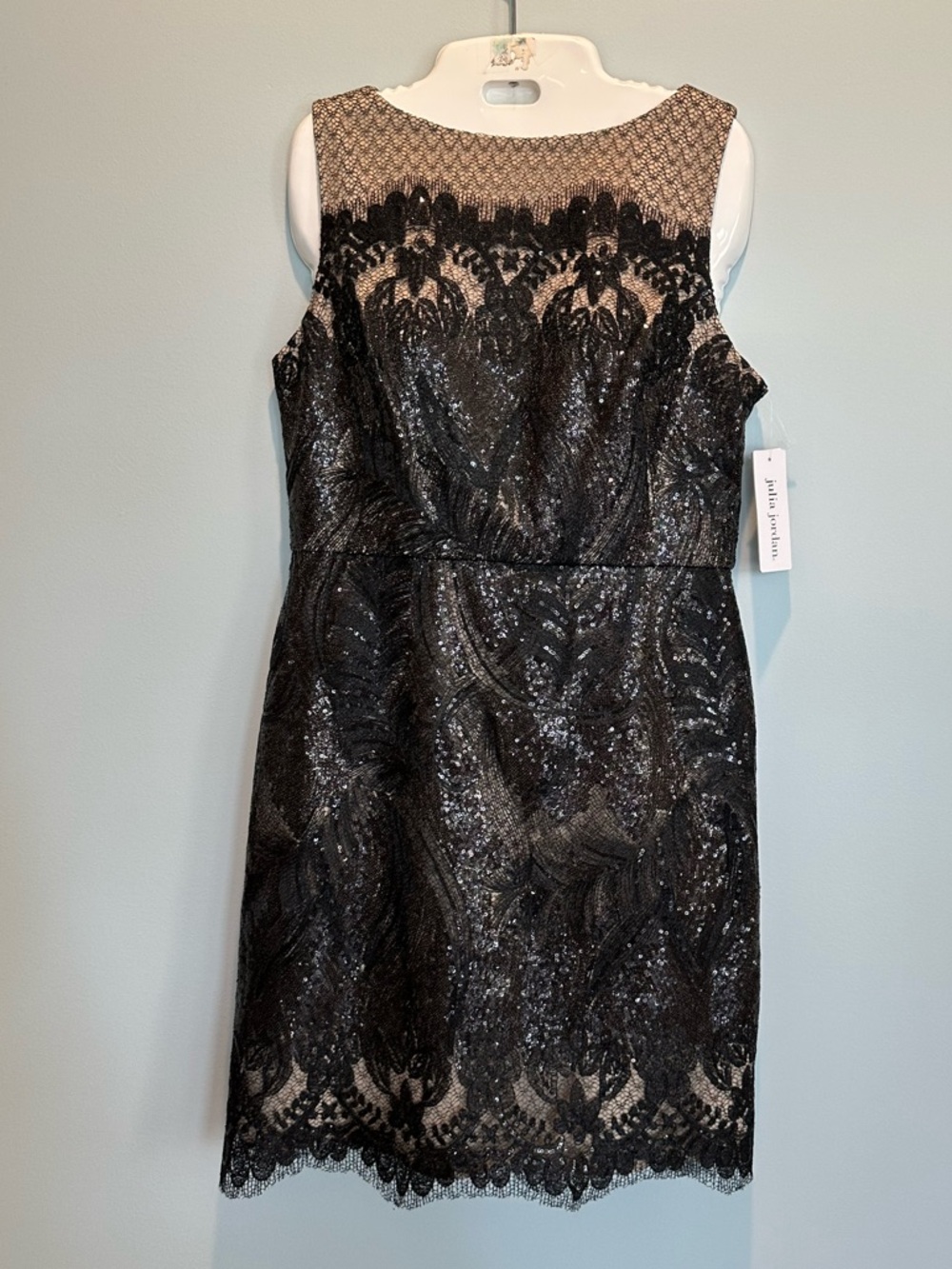 Julia Jordan Black Sequin Lace Metallic overlay cocktail dress Size 10 NWT